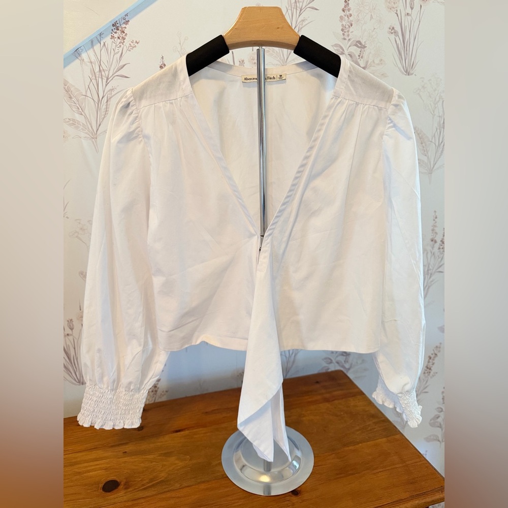 Women’s Abercrombie & Fitch White Blouse with Tie-Front size M